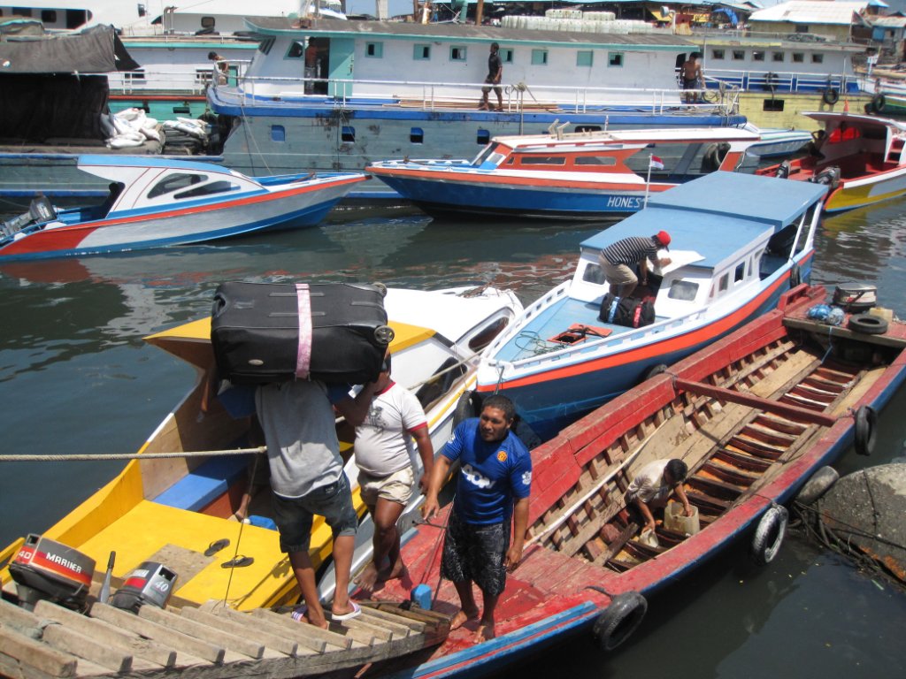 11-Our boat to Bunaken.jpg - Our boat to Bunaken